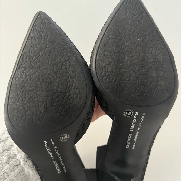 Chinese Laundry Fabric 4” Heel Pumps - Picture 5 of 6